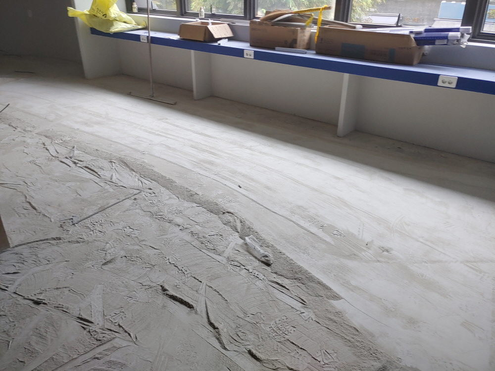 여주 도자기를 닮은 견고함 면처리 콘크리트 하드너 마감 시공